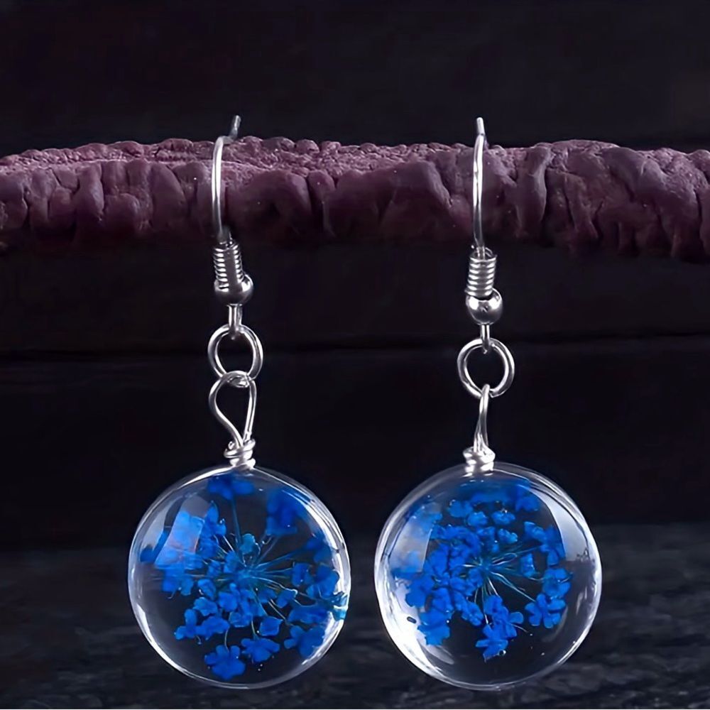NWT DELICATE DRIED FLOWER DROP EARRINGS IN CORNFLOWER BLUE